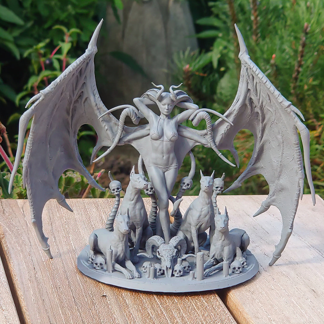 Lilith with dogs, 32mm